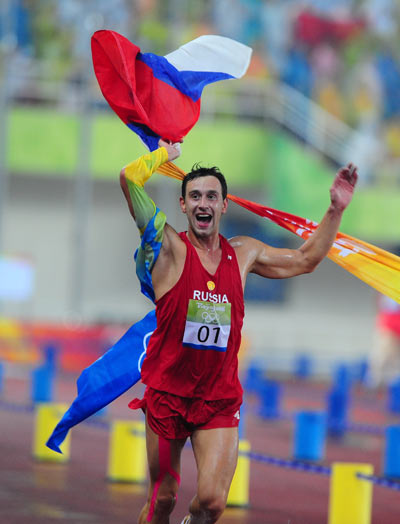 Andrei Moiseev celebrates in men's modern pentathlon of the Beijing 2008 Olympic Games in Beijing, China, Aug 21, 2008. [Xinhua] 