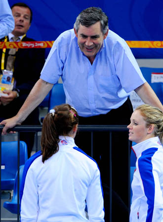 British Prime Minister Gordon Brown talks with British players during fencing epee one touch competition of the women's modern pentathlon at the Beijing Olympic Games in Beijing, China, Aug. 22, 2008. [Luo Xiaoguang/Xinhua]