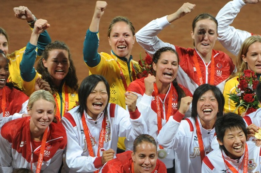 Japan downs USA by 3-1 in softball final thus obtains the gold for this event. After the victory celebration ceremony, players of both team make a '2016' pattern with the balls, wishing this event, which is planned to miss the 2012 London Games, will make its return in 2016 Olympics. [Xinhua]