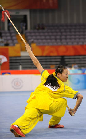 Ma Lingjuan of China performs during women's Qiangshu (spear play) of the Beijing 2008 Wushu Competition in Beijing, China, Aug. 21, 2008. Ma Lingjuan ranked 1st in women's Qiangshu competition with a score of 9.85. (Xinhua/Chen Yehua)