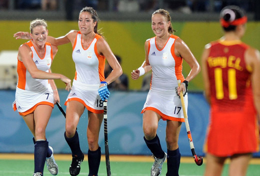 World champions the Netherlands snatched the Olympic women's hockey gold with a 2-0 win over China here on August 22, 2008. It is their first Olympic hockey title since the Los Angeles Games 24 years ago. [Xinhua]