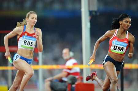 Monique Henderson (R) of the United States competes during the women's 4x400m relay final at the National Stadium, also known as the Bird's Nest, during Beijing 2008 Olympic Games in Beijing, China, Aug. 23, 2008. The team of the USA won the title. [Xinhua]
