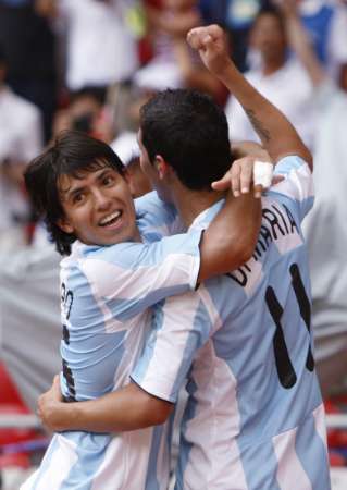 Athens 2004 gold medalist Argentina beat Nigeria 1-0 in the final of the Olympic Men's Football Tournament. 