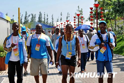 Visitors look around the Olympic Village on Friday, August 22, 2008. [Photo: Xinhuanet]