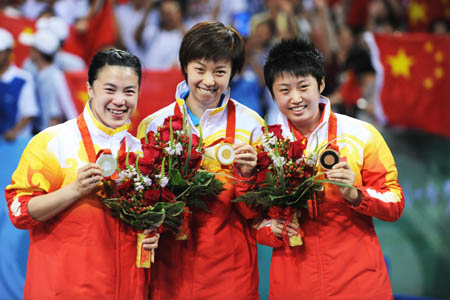 Gold medalist Zhang Yining (C), silver medalist Wang Nan (L), bronze medalist Guo Yue, all of China, pose for group photo at the awarding ceremony of the women's singles of Beijing Olympic Games table tennis event in Beijing, China, Aug. 22, 2008. [Xinhua] 