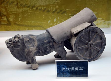 The replica of a monster cart from the Han Dynasty (BC 206-AD 220) is shown at the Ningxia Transportation Museum in Yinchuan, capital of northwest China's Ningxia Hui Autonomous Region, August 22, 2008. [Xinhua]
