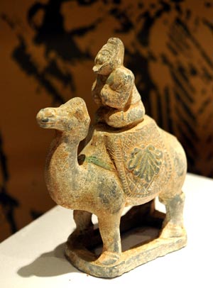 A cavalier figurine is shown at the Ningxia Transportation Museum in Yinchuan, capital of northwest China's Ningxia Hui Autonomous Region, August 22, 2008. [Xinhua] 