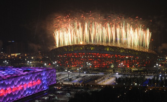 Display of fireworks above the Bird&apos;s Nest. The Beijing 2008 Olympic Games is a grand celebration of sport, peace and friendship, said chief organizer Liu Qi at the closing ceremony of the Games held in the National Stadium in north Beijing on August 24. [Xinhua]