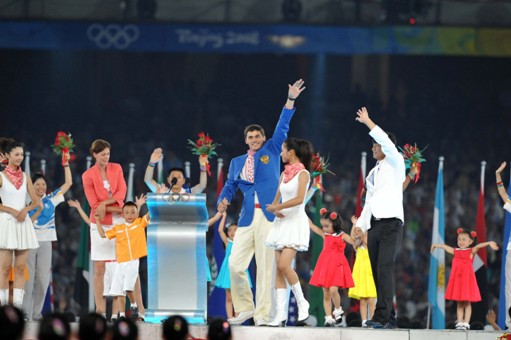 Representatives of different countries enter the field at the closing ceremony of Beijing Olympics. [Xinhua]