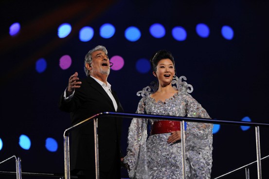 Spanish tenor Placido Domingo and Chinese top female singer Song Zuying jointly presented a song entitled &apos;The Flame of Love&apos; at Sunday&apos;s Beijing Olympics closing ceremony, echoing the tender theme song &apos;You and Me&apos; at the opening ceremony. [Xinhua]
