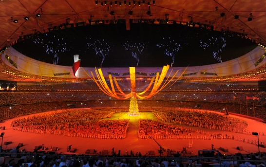 Artistic performance at the closing ceremony. [Xinhua]