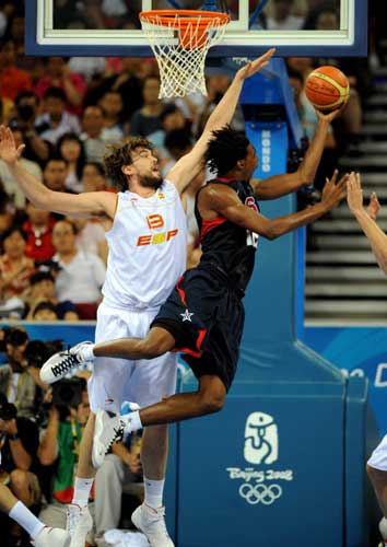 The United States defeats Spain 118-107 to take the men's basketball gold medal at the Beijing Olympic Games on Sunday. [Xinhua] 
