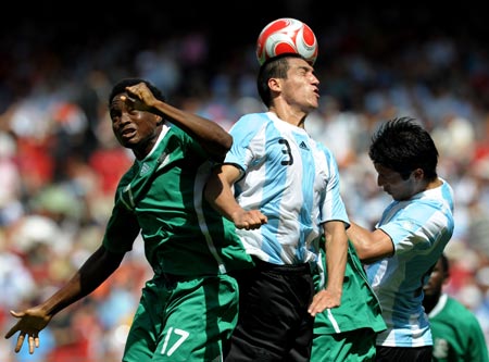 Luciano Monzon (C-#3) of Argentina heads the ball during the men's gold match of football event between Nigeria and Argentina at Beijing 2008 Olympic Games in the National Stadium, known as the Bird's Nest, in Beijing, China, Aug. 23, 2008. Argentina beat Nigeria 1-0 and claimed the title in this event. 