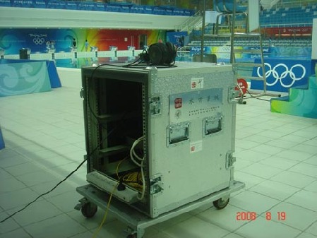 Shanghai's Fudan University announced Friday that a hydrophone developed by its professors with optical-fiber technology had been successfully applied in the National Aquatics Center for the Olympic Games water ballet. 