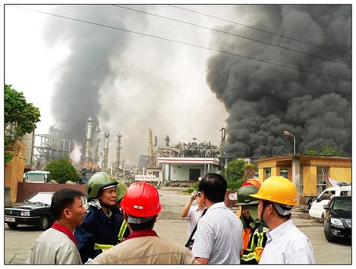 4 killed in Guangxi chemical plant blast. [Hechi Daily]