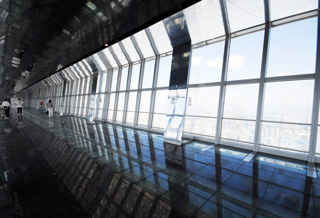 An interior view of the observation deck on the 100th floor of the Shanghai World Financial Center in Shanghai, August 26, 2008. [CFP] 