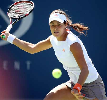 Ana Ivanovic of Serbia returns a shot to Vera Dushevina of Russia during their match at the U.S. Open tennis tournament in Flushing Meadows, New York August 26, 2008. Ivanovic won 6-1, 4-6, 6-4.