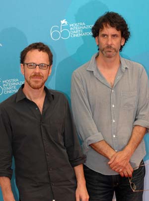 Joel Coen (R) and Ethan Coen, directors of the film Burn After Reading, attend a news briefing in Venice, Italy, August 27, 2008. 