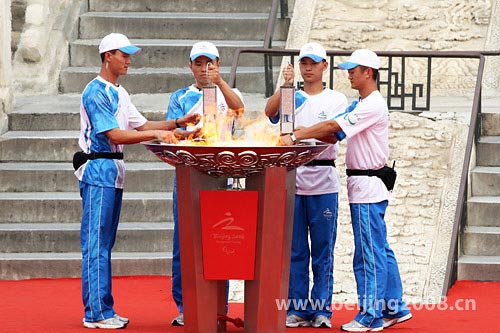 Photo: Escorts light the lanterns