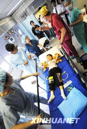 A boy is transported to the operation room on the &apos;Flying Eye Hospital&apos; to conduct surgery on Wednesday, August 27, 2008. [Photo: Xinhuanet]
