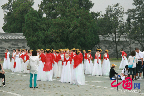 Performers are waiting for the beginning of the lighting ceremony of Paralympic flame, which is scheduled at the Temple of Heaven at 10:30 AM on Aug. 28, 2008. 