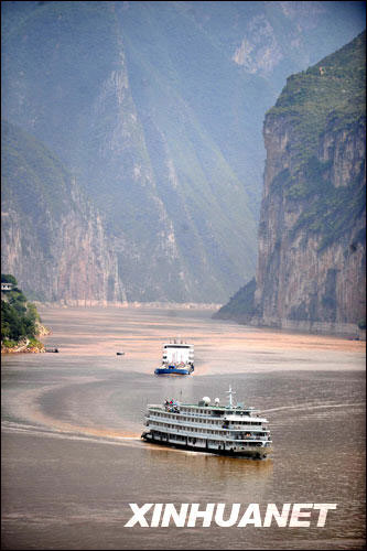 Ships passing through the Kuimen section of the Qutang Gorge on the Yangtze River, August 23, 2008.