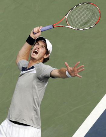 Andy Murray of Britain serves to Jurgen Melzer of Austria during their match at the U.S. Open tennis tournament at Flushing Meadows in New York, August 30, 2008. [Xinhua/Reuters] 