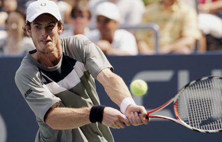 Andy Murray of Britain returns a shot to Jurgen Melzer of Austria during their match at the U.S. Open tennis tournament at Flushing Meadows in New York, August 30, 2008. [Xinhua/Reuters] 