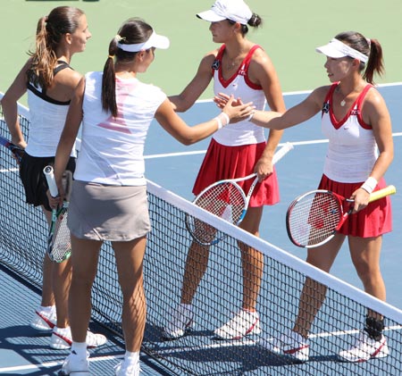 Zheng Jie (1st R) and Yan Zi (2nd R) of China shake hands with their rival Peng Shuai (2nd L) of China and Janette Husarov (1st L) of Slovakia after the third round of the women's doubles event at the US Open 2008 held in New York, the United States, Aug. 31, 2008. Zheng and Yan won 3-0 and advanced to next round. (Xinhua/Hou Jun)
