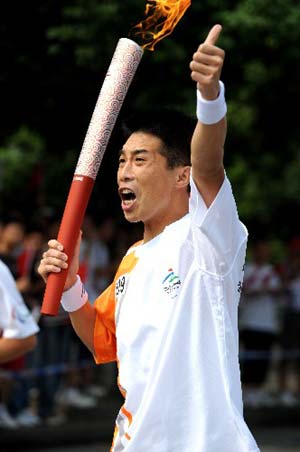 The Paralympic torch was relayed on Monday in Shanghai, the third stop of the flame's 'modern China' route. [Xinhua] 