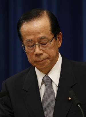 Japan's Prime Minister Yasuo Fukuda speaks during a news conference at his official residence in Tokyo September 1, 2008. Fukuda said on Monday that he had decided to resign in an effort to break a political deadlock. [Agencies] 