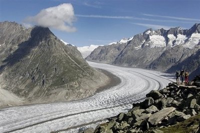 The Aletsch glacier, the largest in the Alps. The United Nations has warned that swathes of mountain ranges worldwide risk losing their glaciers by the end of the century if global warming continues at its projected rate. [Agencies]
