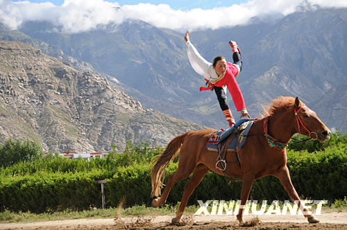 Ethnic Tibetans perform stunts on horseback at a race course in Lhasa on September 1, 2008, in celebration of the annual Sho Dun Festival that opened two days earlier. [Photo: Xinhua] 