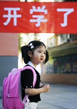 A grade one pupil looks for her classroom at the Beijing No. 2 Experimental Primary School in Beijing, capital of China, Sept. 1, 2008. Middle schools and primary schools started the new semester in China on Monday. (Xinhua/Wu Xiaoling) 