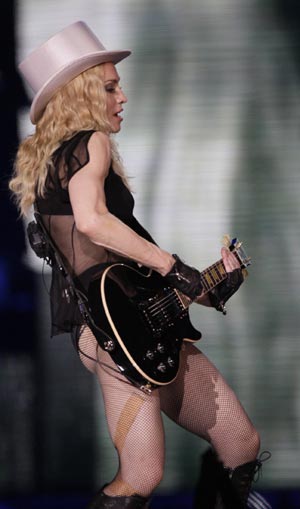 U.S. singer Madonna performs during her 'Sticky & Sweet' tour in Berlin August 28, 2008.(Xinhua/Reuters Photo)