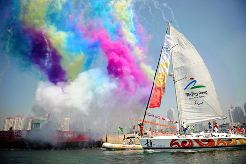 Photo: Torch relay on the sea