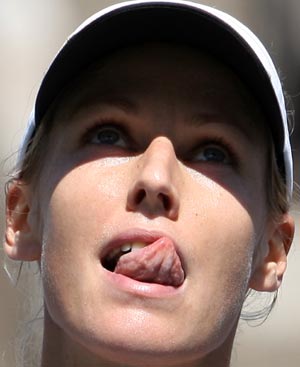 Elena Dementieva of Russia reacts during match against Patty Schnyder of Switzerland at U.S. Open in New York on Sept. 2, 2008. Dementieva reached the semifinals of the U.S. Open, beating Schnyder 6-2, 6-3.(Xinhua/Hou Jun)