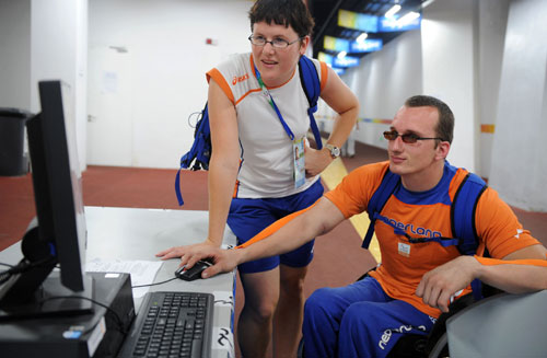 A Paralympic athlete from the Netherlands uses a computer in the National Stadium, also known as the 'Bird's Nest' in Beijing, September 3, 2008. The Beijing Paralympic Games will kick off on Saturday. [Xinhua] 