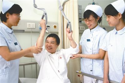 Li Mingcui, a survivor of the May 12 Sichuan Province quake who was trapped for 164 hours before being rescued from the debris, was discharged from a Beijing hospital on Wednesday. 