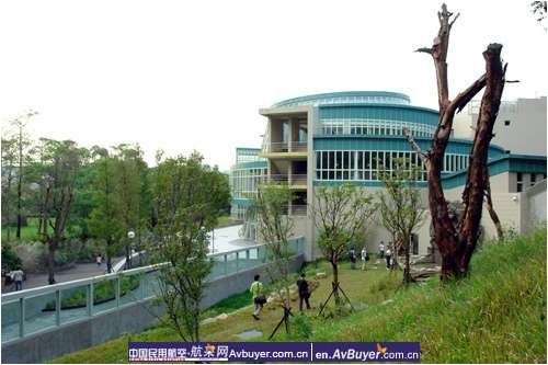 A giant panda hall has been built in the Taipei Zoo.