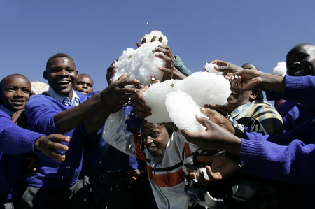 Villagers hold ice after heavy hailstorms hit a deforested hillside in Gikingi Village in Nyahururu town, some 220km from Nairobi, September 3, 2008. [Agencies]