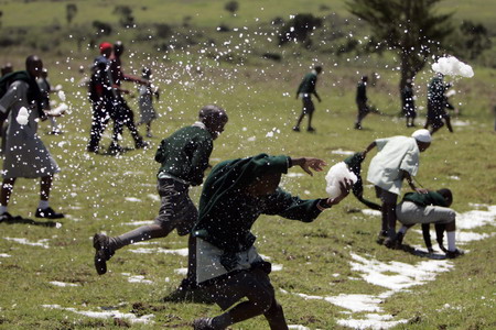 Children play with snow after heavy hailstorm hit a deforested hillside in Gikingi Village in Nyahururu town, some 220km from Nairobi, September 3, 2008. [Agencies]
