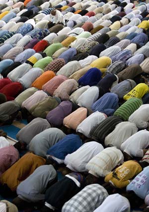 Muslims take part in the first Friday prayers of the holy month of Ramadan in Rome's mosque September 5, 2008. 