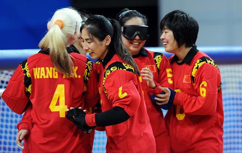 Hosts China snatches their first win in the 2008 Paralympic women's goalball preliminaries at the Beijing Institute of Technology Gymnasium on Sunday, beating Brazil 5-3. [Xinhua]