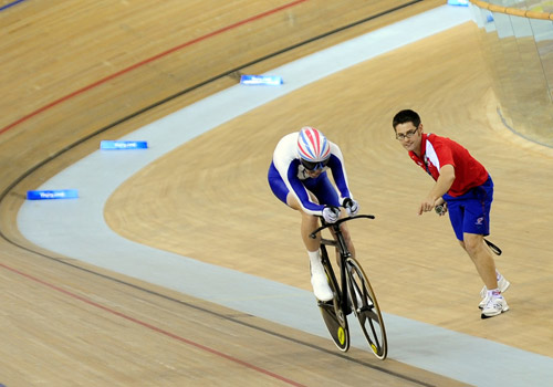 Simon Richardson competes in the final. (Photo credit: Xinhua)