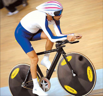Darren Kenny wins the gold in the men's track cycling individual pursuit (CP3).[Xinhua] 
