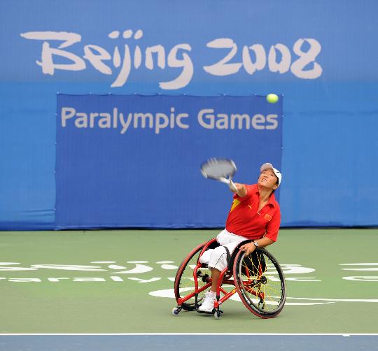 Chinese wheelchair tennis athlet Dong Fuli prepares for the coming event.[Xinhua]