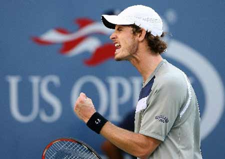 Andy Murray of Britain reacts to a point against Rafael Nadal of Spain during the conclusion of their rain-delayed semi-final match at the U.S. Open at Flushing Meadows in New York September 7, 2008. 