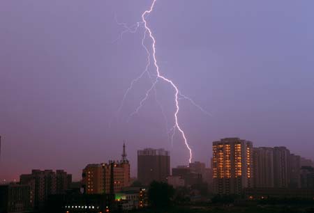 The photo taken on Sept. 7, 2008 shows the thunderbolt at the early morning in Beijing, capital of China. Beijing witnessed thunder storm Sunday. [Yin Ke/Xinhua] 