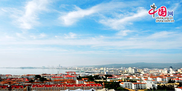 Located in eastern Shandong Province, Weihai is a coastal city with beautiful scenery and mild climate, holding extrodinary allure to millions of visitors. [China.org.cn]